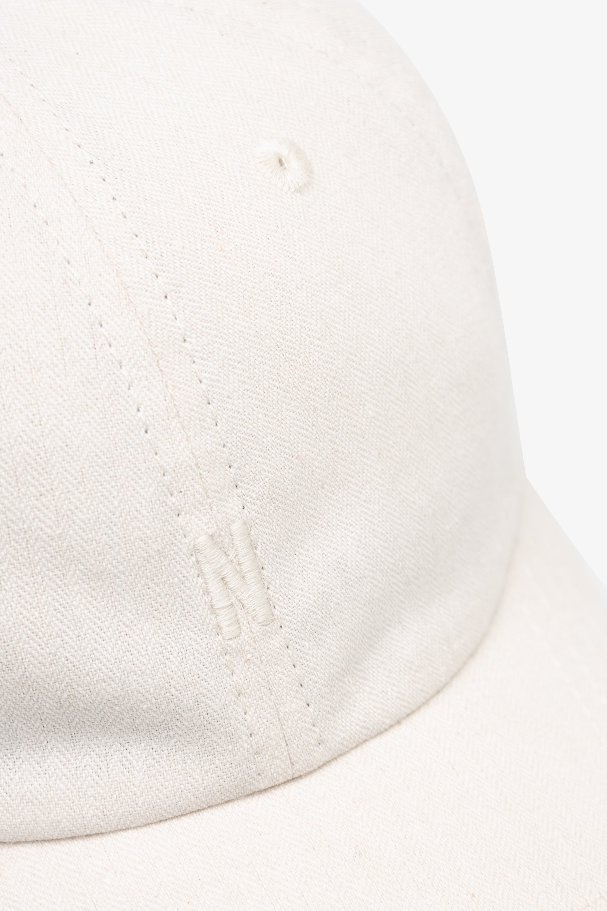 Casquette à 6 panneaux - Une casquette sport à six panneaux coupée dans un mélange de coton d'épaisseur moyenne - Une casquette sport à six panneaux coupée dans un mélange de coton d'épaisseur moyenne - Une casquette sport à six pann…