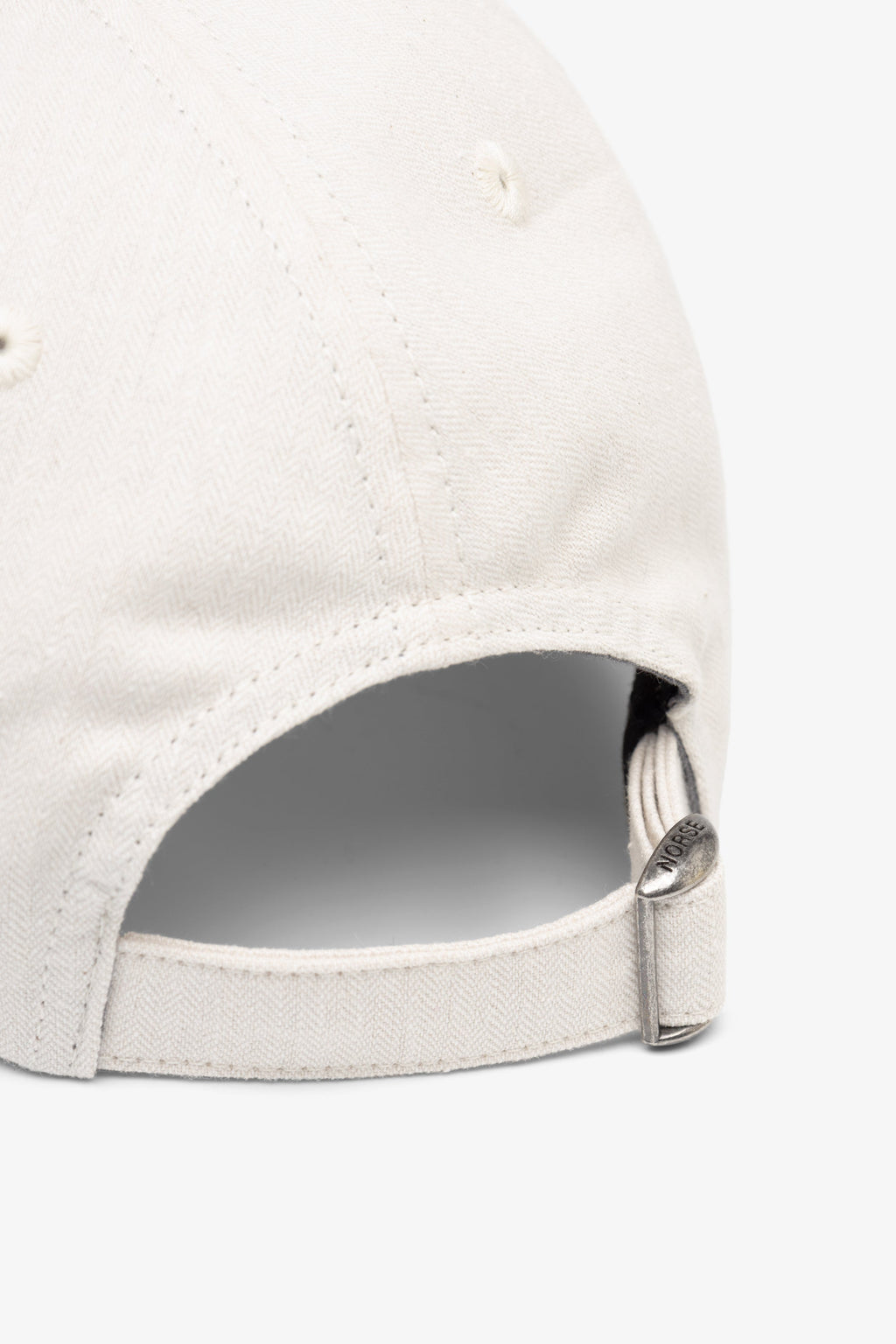 Casquette à 6 panneaux - Une casquette sport à six panneaux coupée dans un mélange de coton d'épaisseur moyenne - Une casquette sport à six panneaux coupée dans un mélange de coton d'épaisseur moyenne - Une casquette sport à six pann…
